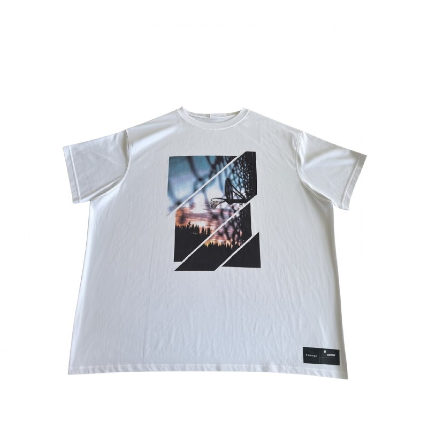 Λευκό Oversized T-Shirt με Γεωμετρικό Landscape Print – Μέγεθος XXL / Pre-Owned