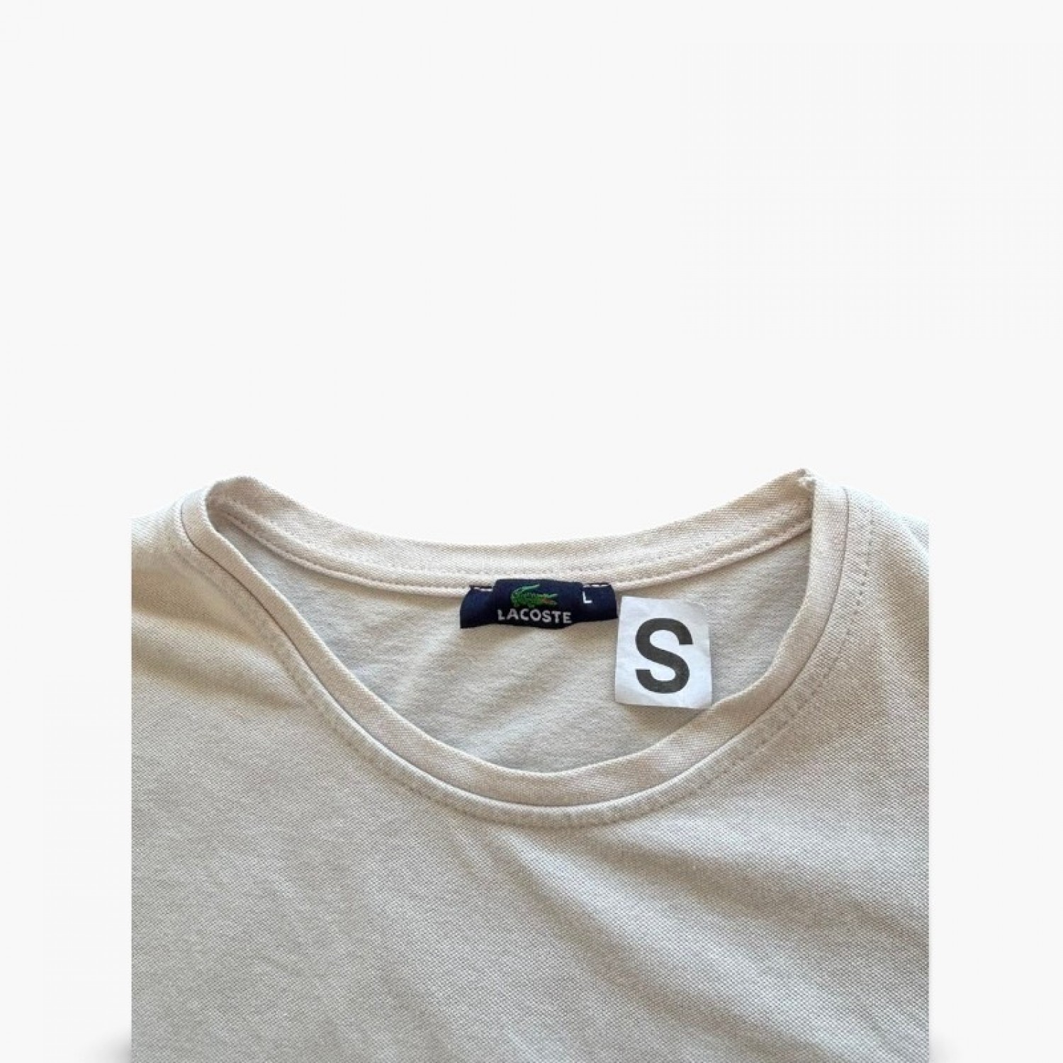 Lacoste Εκρού T-Shirt με Μικρό Κροκόδειλο – Μέγεθος S / Pre-Owned
