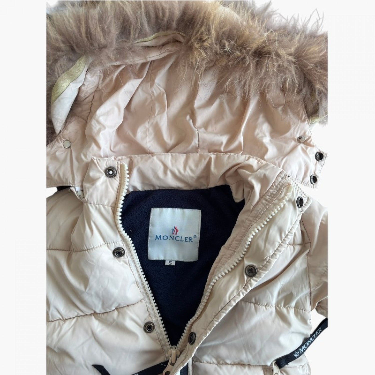 Moncler Παιδικό Μπεζ Puffer Μπουφάν με Γούνινη Κουκούλα – Μέγεθος S / Pre-Owned
