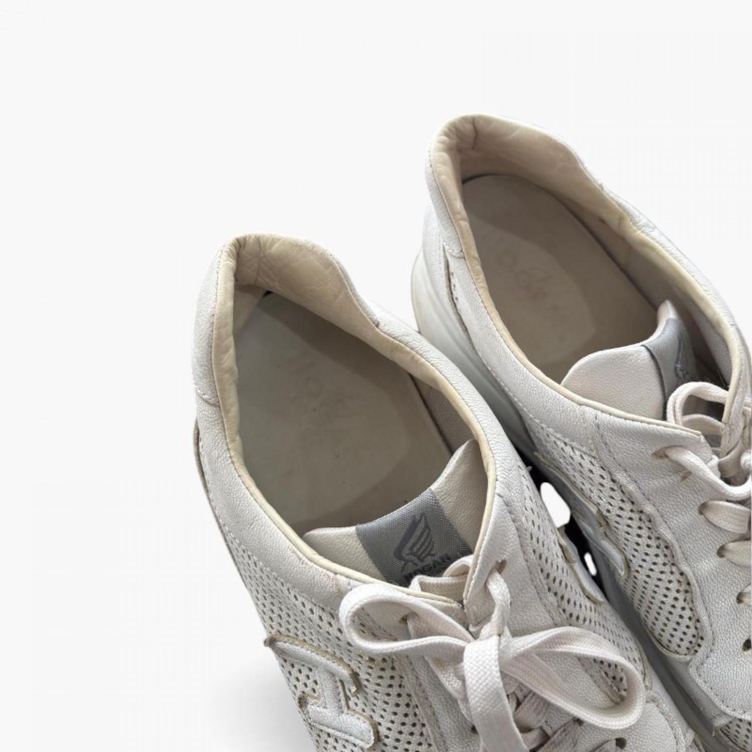 Λευκά Mesh Sneakers με Ανάγλυφες Λεπτομέρειες – Μέγεθος 44 / Pre-Owned