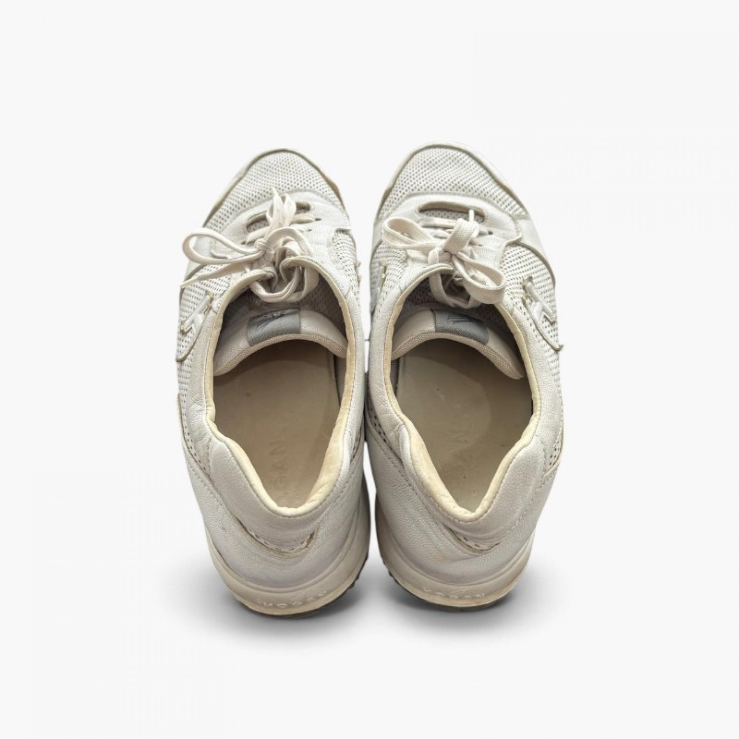Λευκά Mesh Sneakers με Ανάγλυφες Λεπτομέρειες – Μέγεθος 44 / Pre-Owned