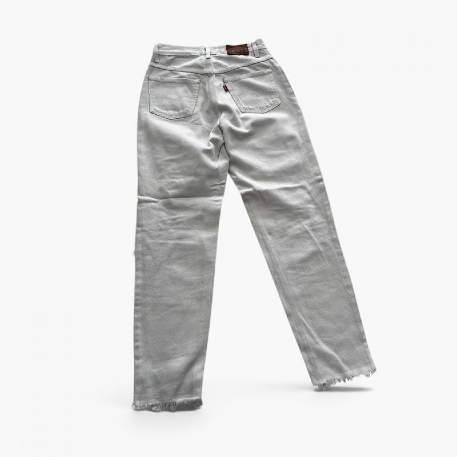 Levi’s Λευκό Mom Τζιν με Σκισίματα – Μέγεθος 32 / Pre-Owned