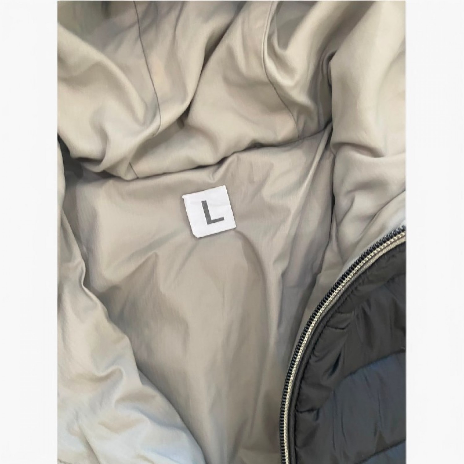 Lightweight Hooded Puffer Jacket / Pre-Owned