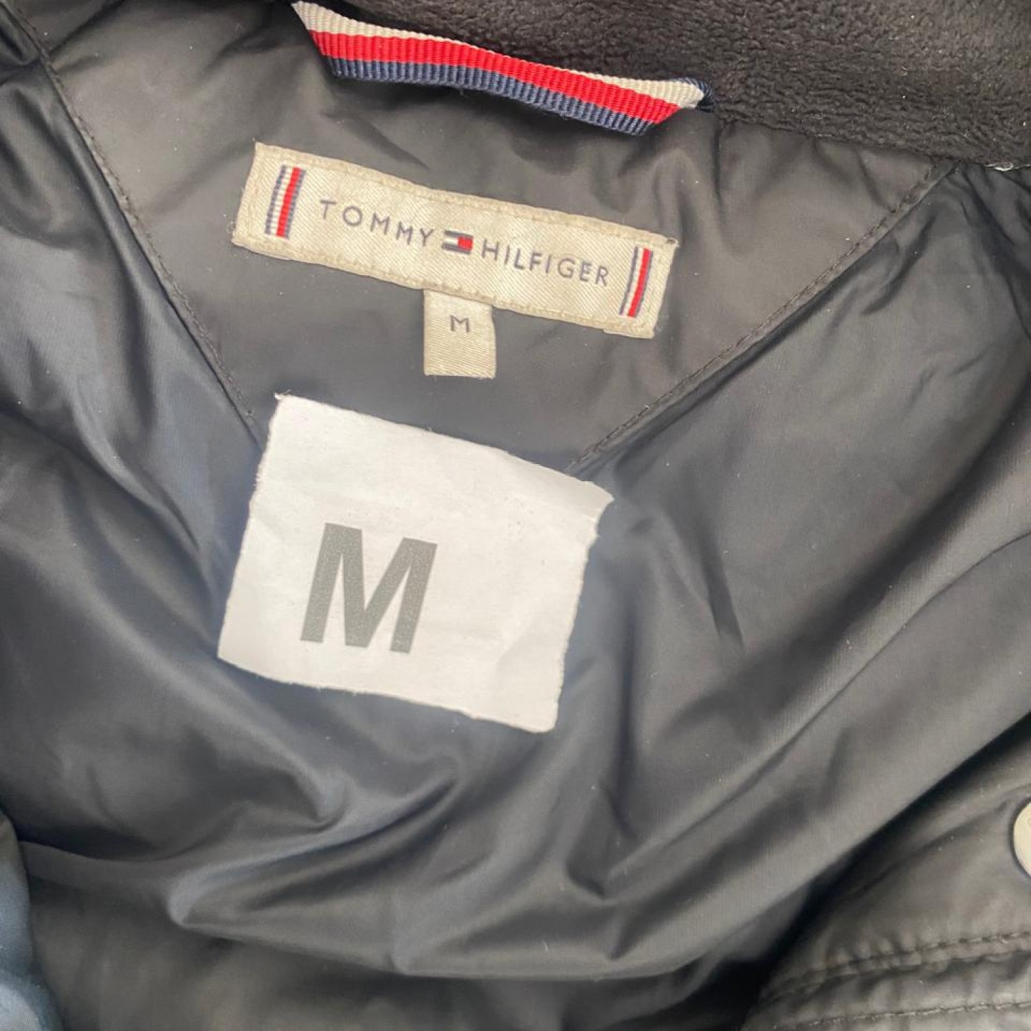 Tommy Hilfiger Καπιτονέ Μπουφάν Μαύρο με Γούνινη Κουκούλα – M / Pre-Owned