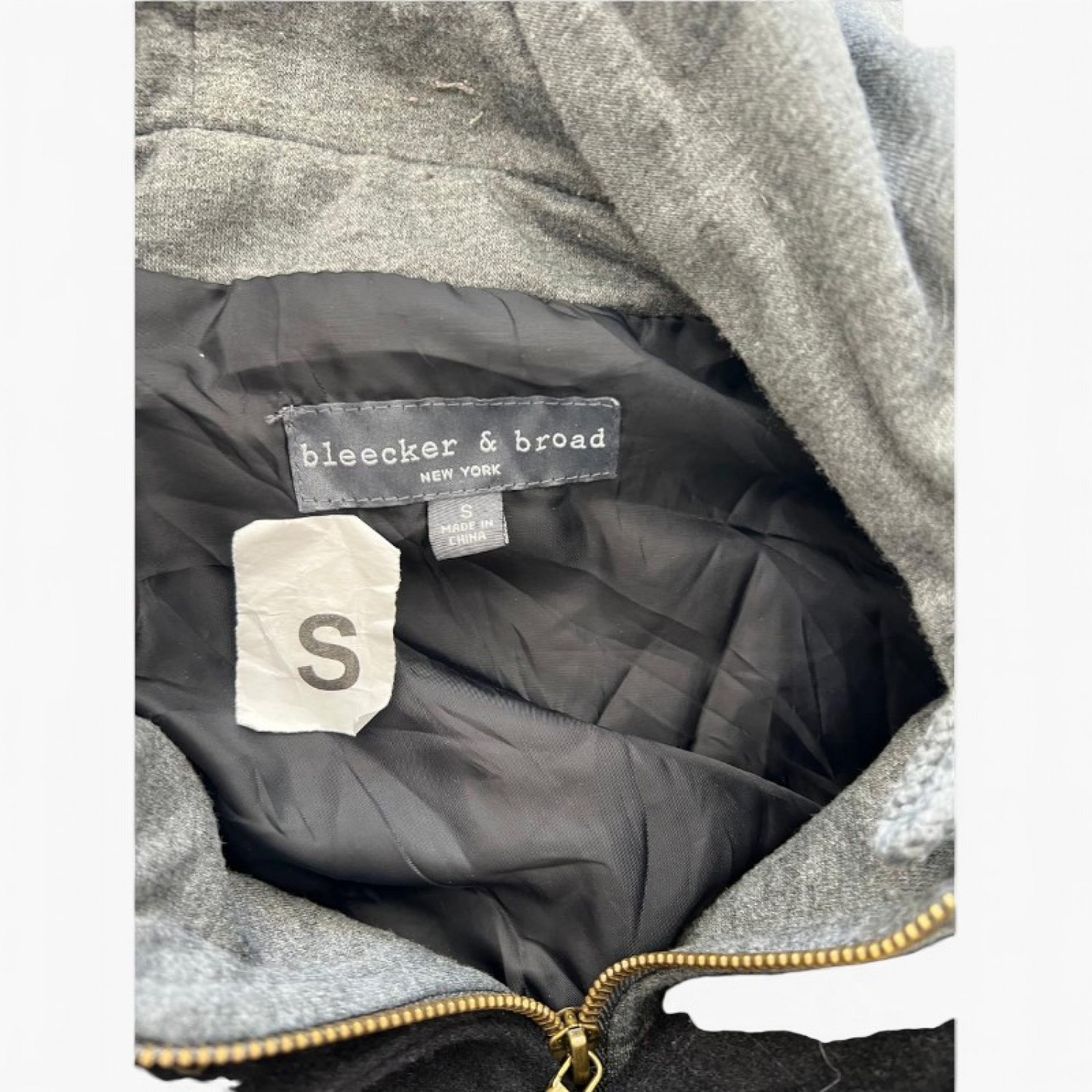 Bleecker & Broad Μπλε Varsity Μπουφάν με Κουκούλα και Μαύρα Μανίκια – Μέγεθος S / Pre-Owned