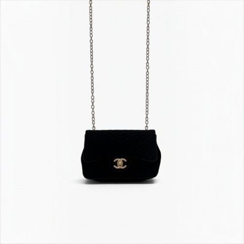 Black Quilted Chain Shoulder Bag / Pre-Owned