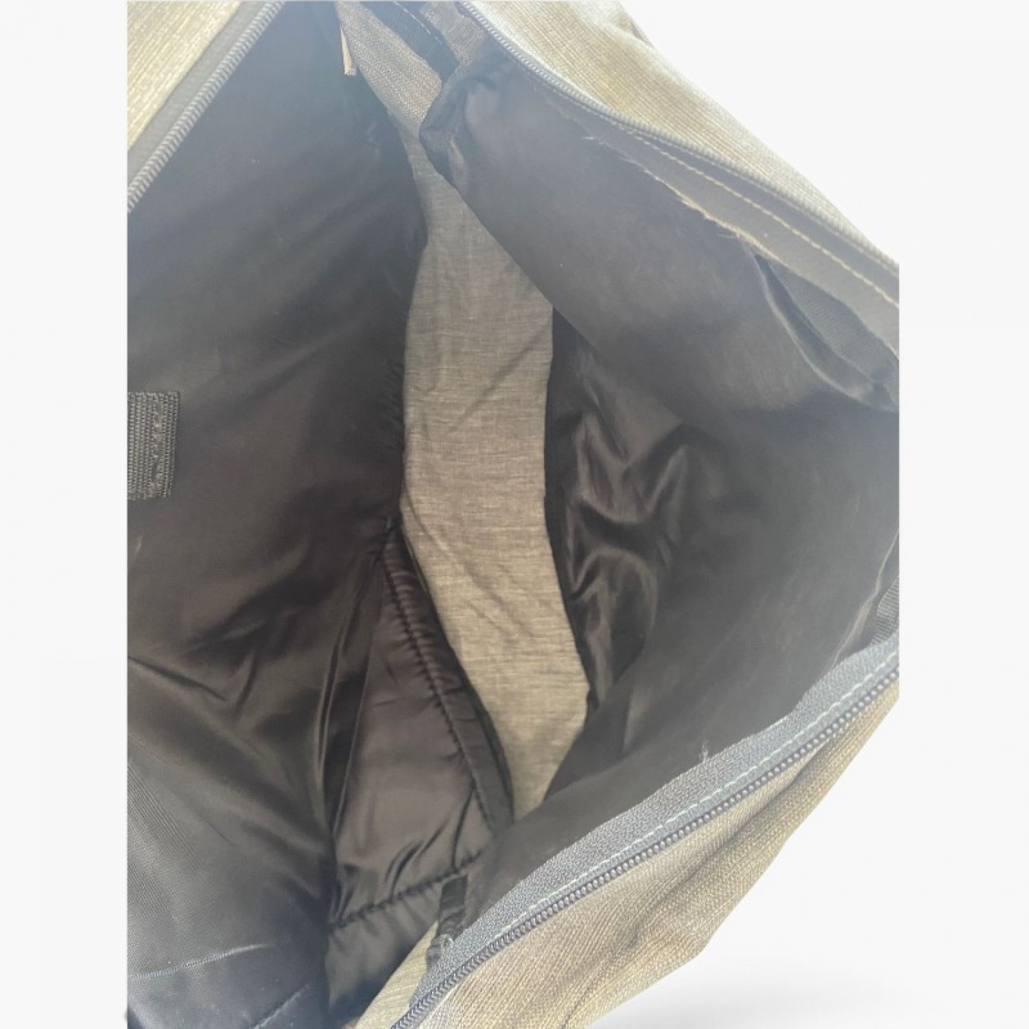 Eastpak Grey Messenger Bag / Pre-Owned