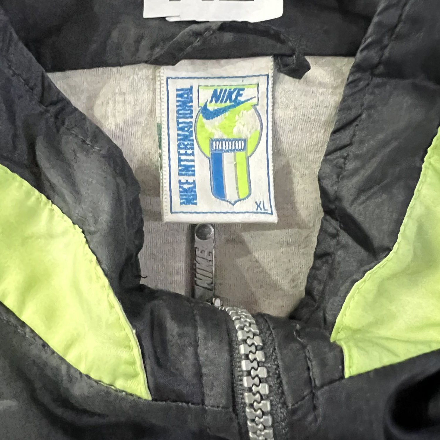 Nike International Vintage Windbreaker Jacket Μαύρο / Neon Πράσινο – XL / Pre-Owned